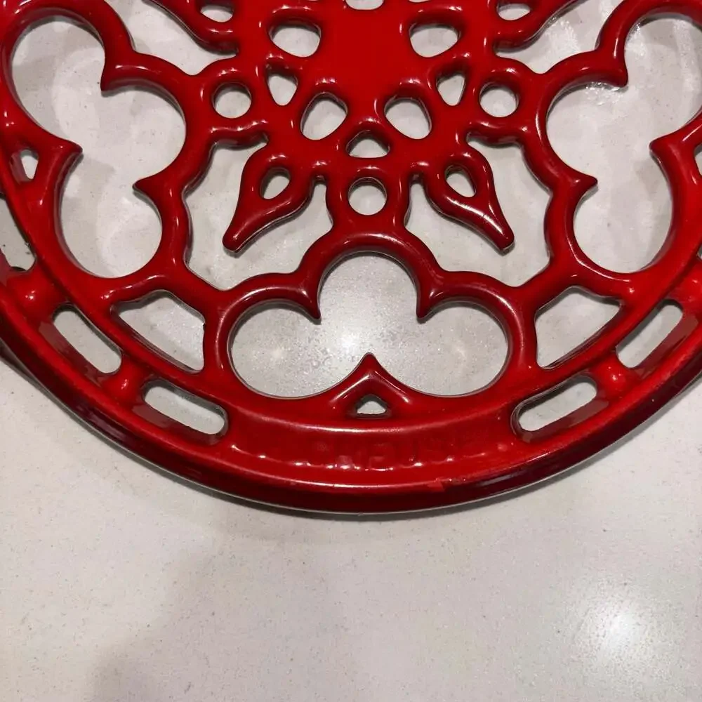 Le Creuset Enameled Cast Iron Deluxe Round Trivet in Cerise (Cherry Red) 8”